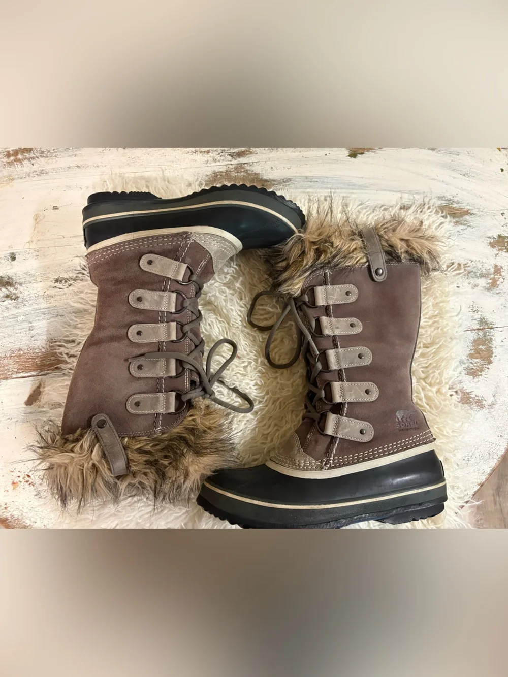 Sorel Women's Joan of Arctic winter boots in the Quarry/Black colorway 7.5